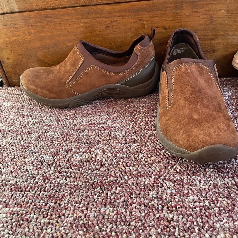 Bass- slip on shoes